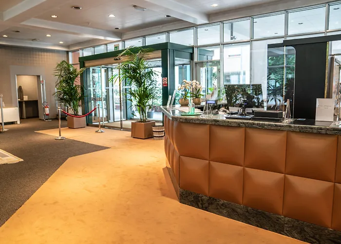 Blaise & Francis Hotel