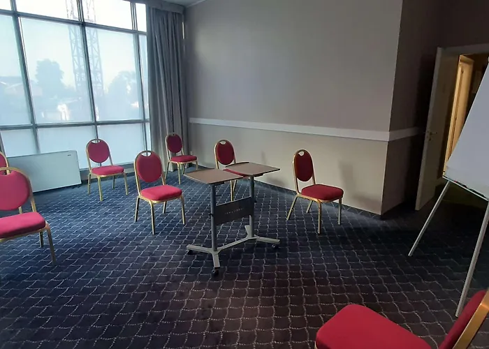 Blaise & Francis Hotel